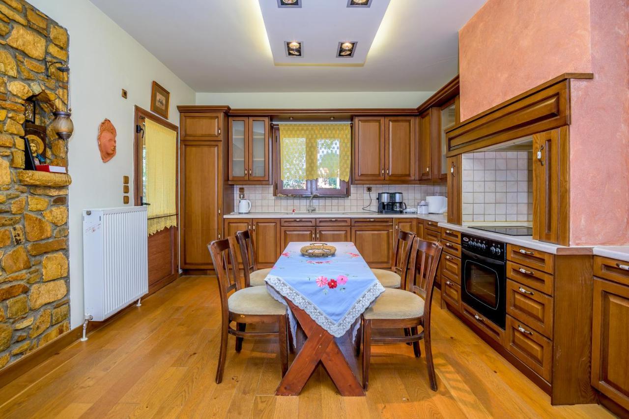 Luxurious Villa With Gorgeous View And Bbq アレクサンドルポリス エクステリア 写真